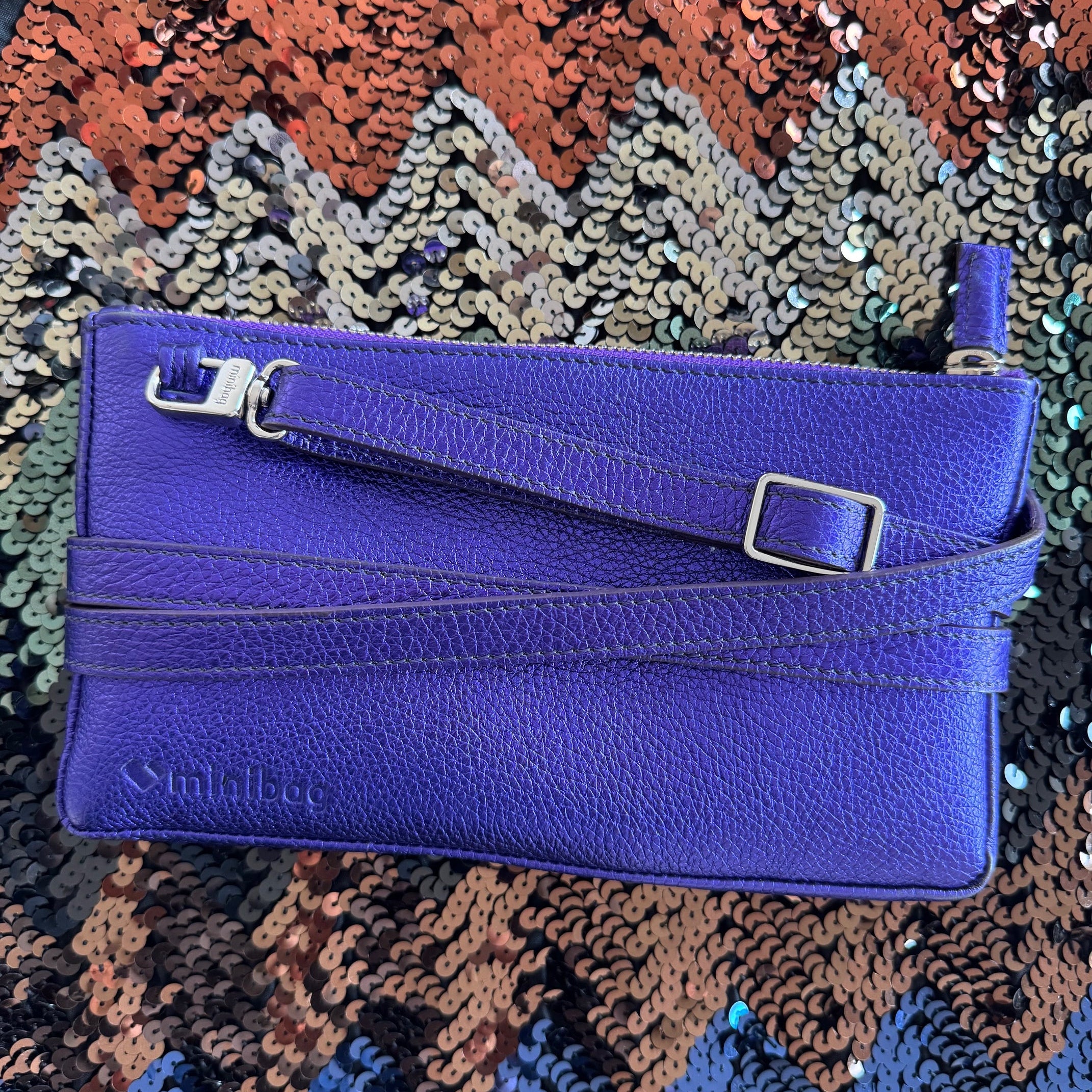 Metallic lila minitasche, kleine Lila Tasche, lila mini bag, minibag aus Leder in Lila, minibag Lila, minitasche lila, lila ledertasche lila tasche, handytasche lila metallische Handytasche