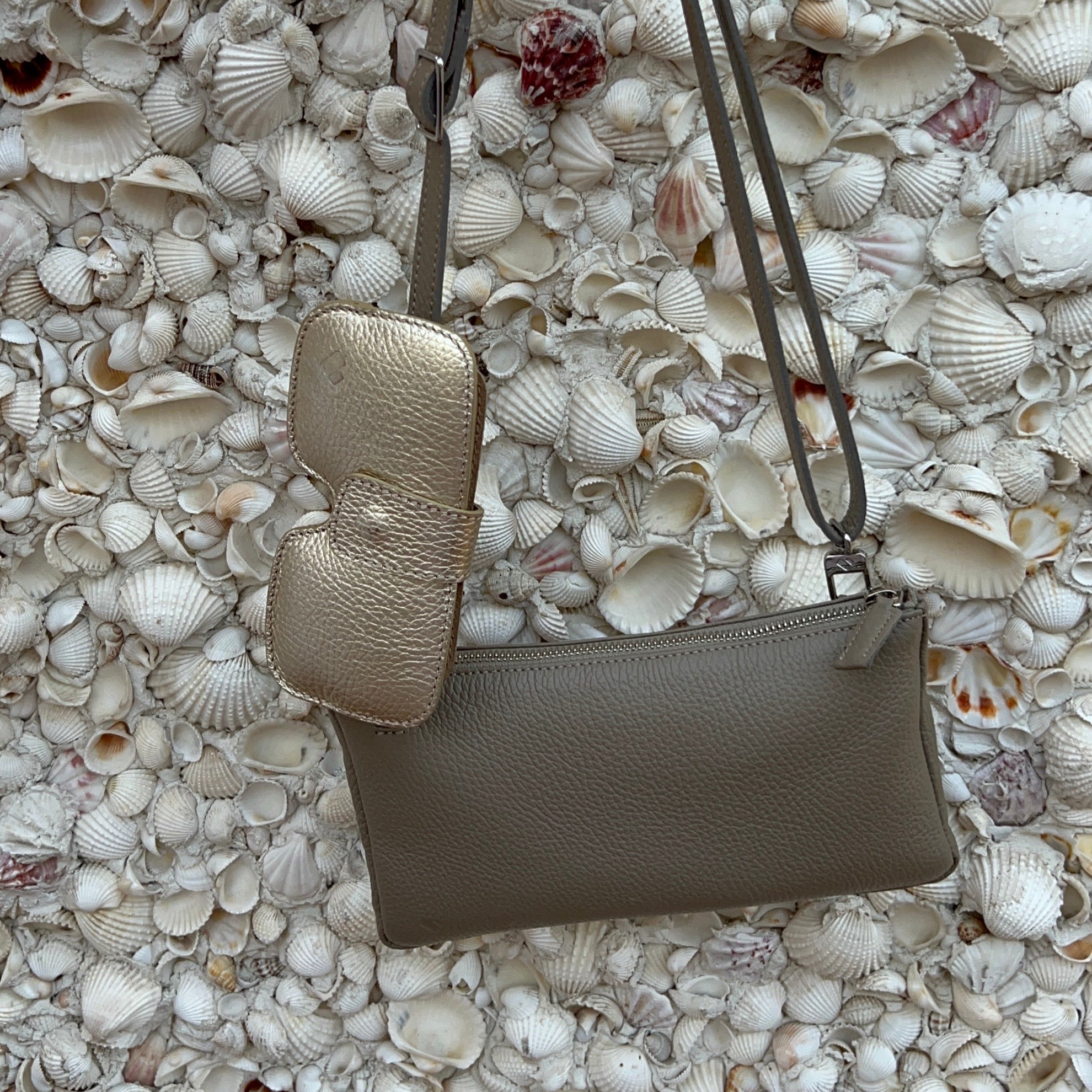 minibag taupe, taupe kleine tasche, kleine minitasche taupe,