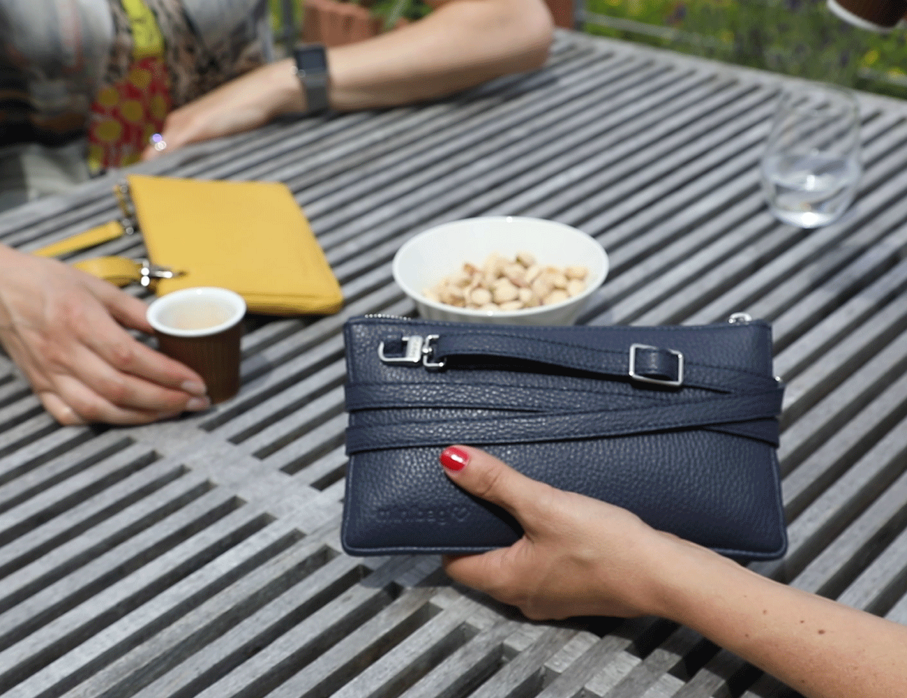 minibag navy, Ledertasche dunkelblau, Clutch dunkelblau, Geldtasche navy, Geldbörse zum Umhängen HAndytasche dunkelblau aus Leder, Handyumhängetasche