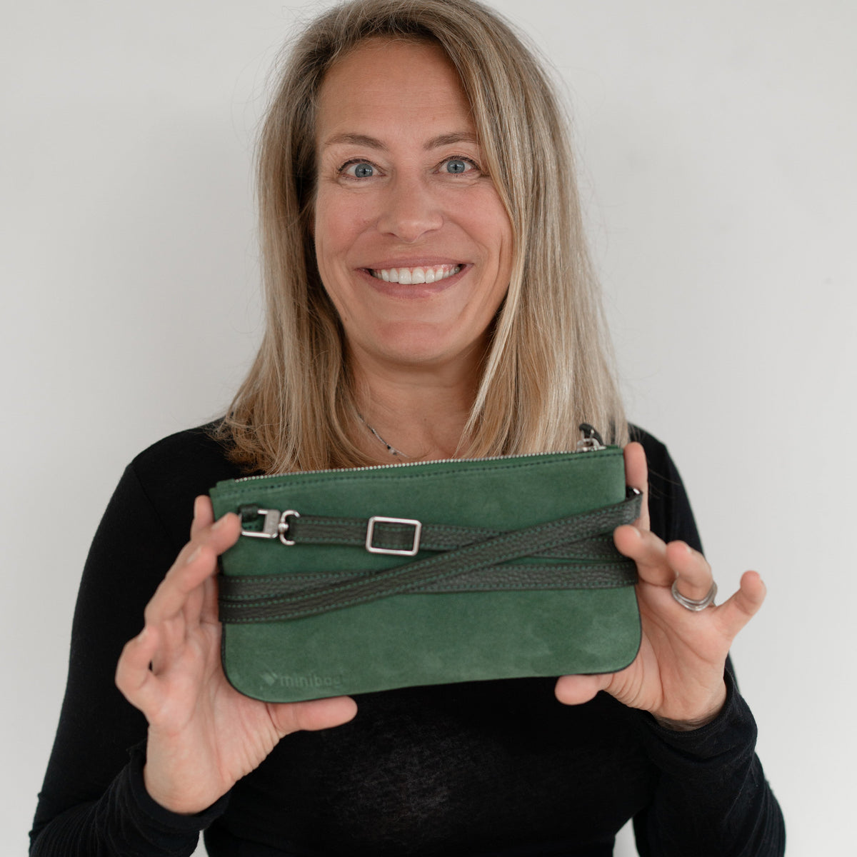 kleine Tasche Rauhleder grün, kleine grüne Rauledertasche, Handytasche Rauhleder kaufen, vlelourtasche grün